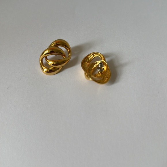 Vintage Gold Earrings - Picture 4 of 4